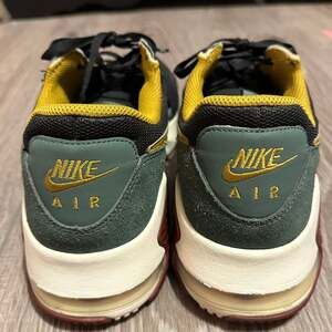 Nike Air Max Excee Black/Vintage Green/Dark Team Red HQ3610-010‎ Men's